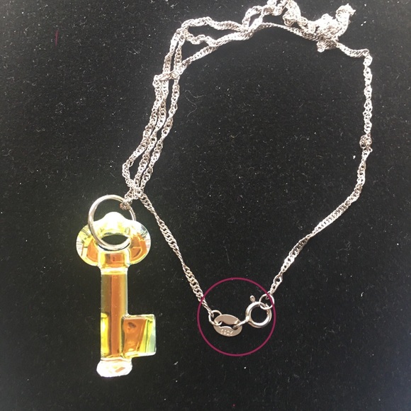 Swarovski Crystal Key Inspired By Yoko Ono - Picture 5 of 8